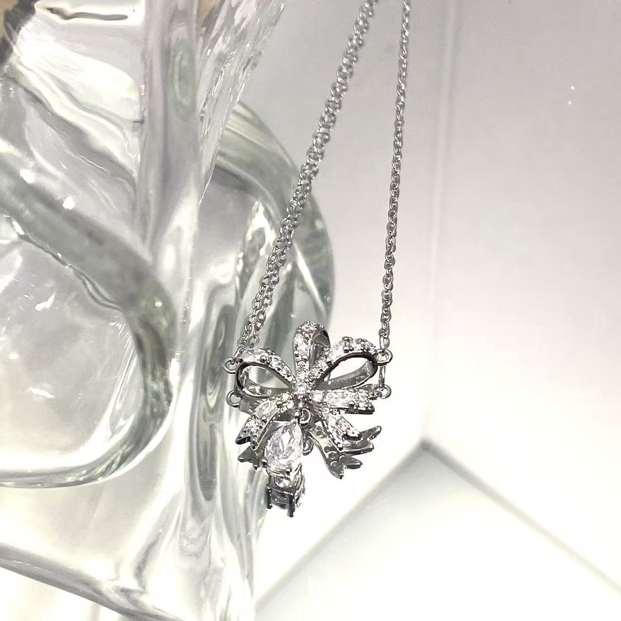 Element High Version Bow Shi Sparkling Necklace