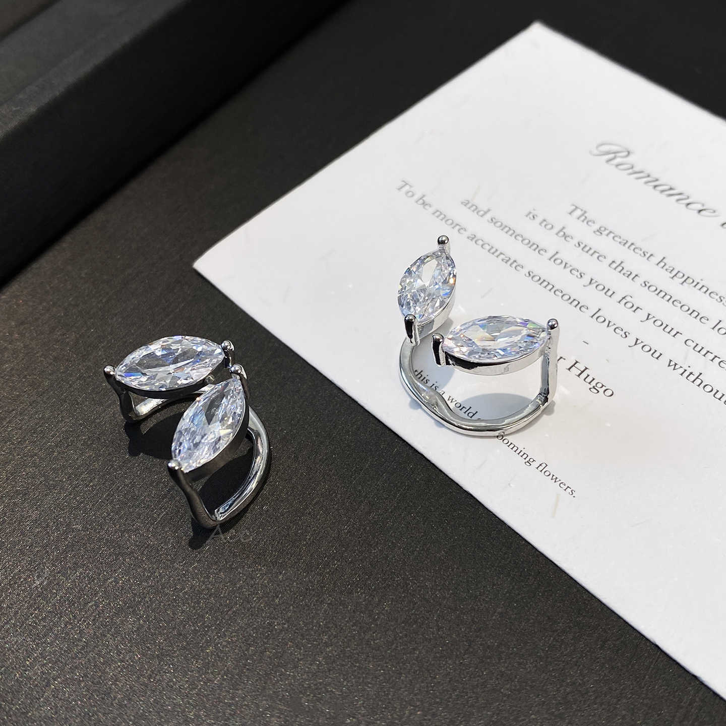Entry Lux Horse Eye Diamond Female Ear Clip