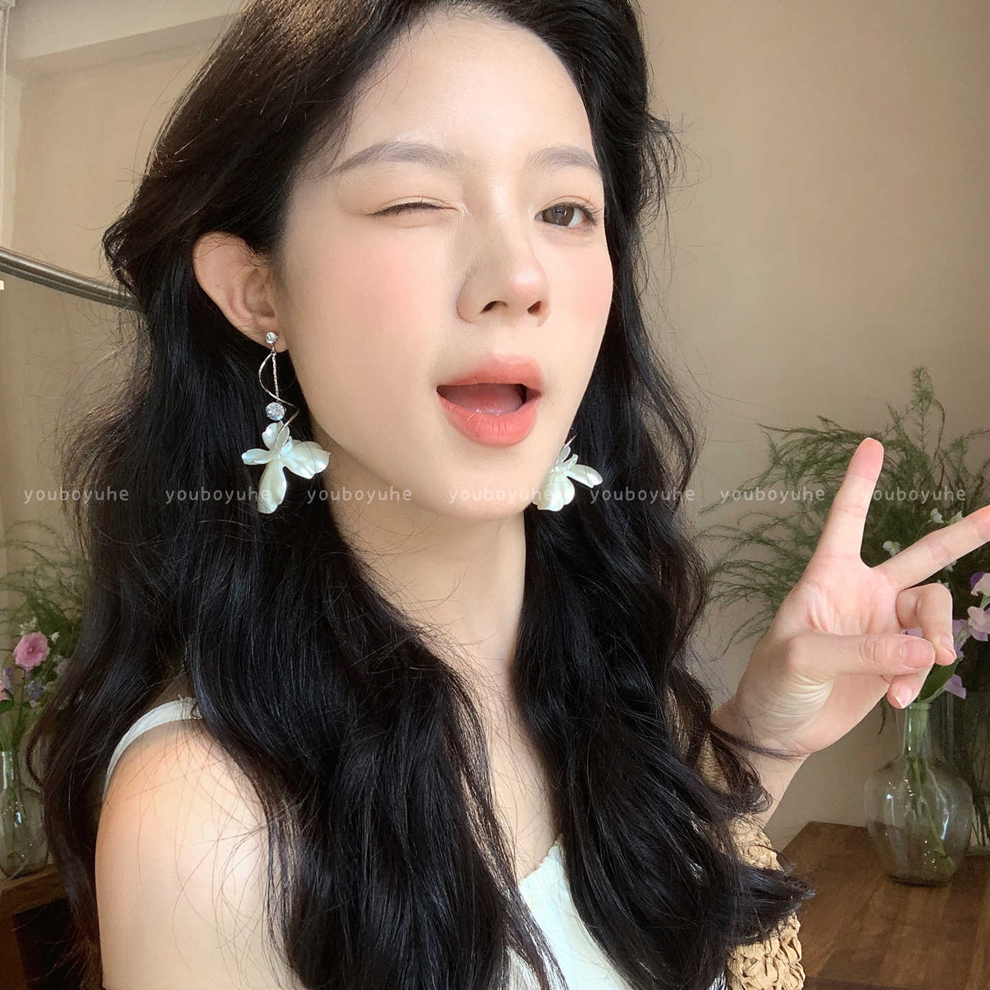 Women's Retro White Flower Zircon Tassel For Light Luxury Temperament Niche Stud Earrings
