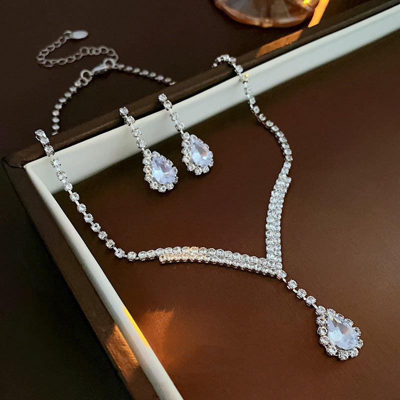 Light Luxury High-grade Zircon Niche Retro Clavicle Jewelry Set