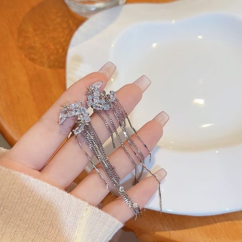 Women's Moon Light Luxury Tassel Elegant Long Cold Ear Clip