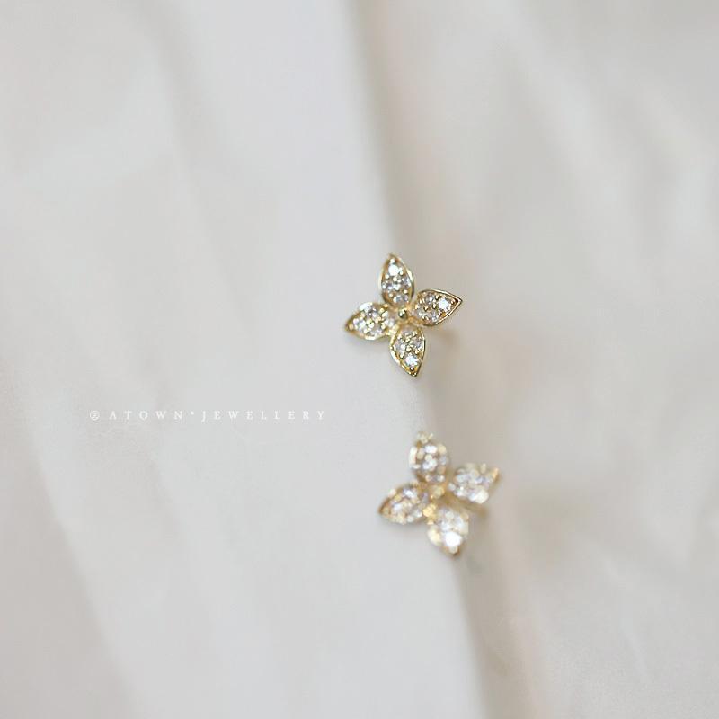 Gold-plated Hydrangea Shape Small Diamond Flower Temperament Niche Earrings