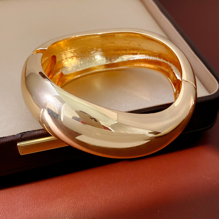 High-grade Irregular Open-ended Personality Design Exaggerated Bracelet