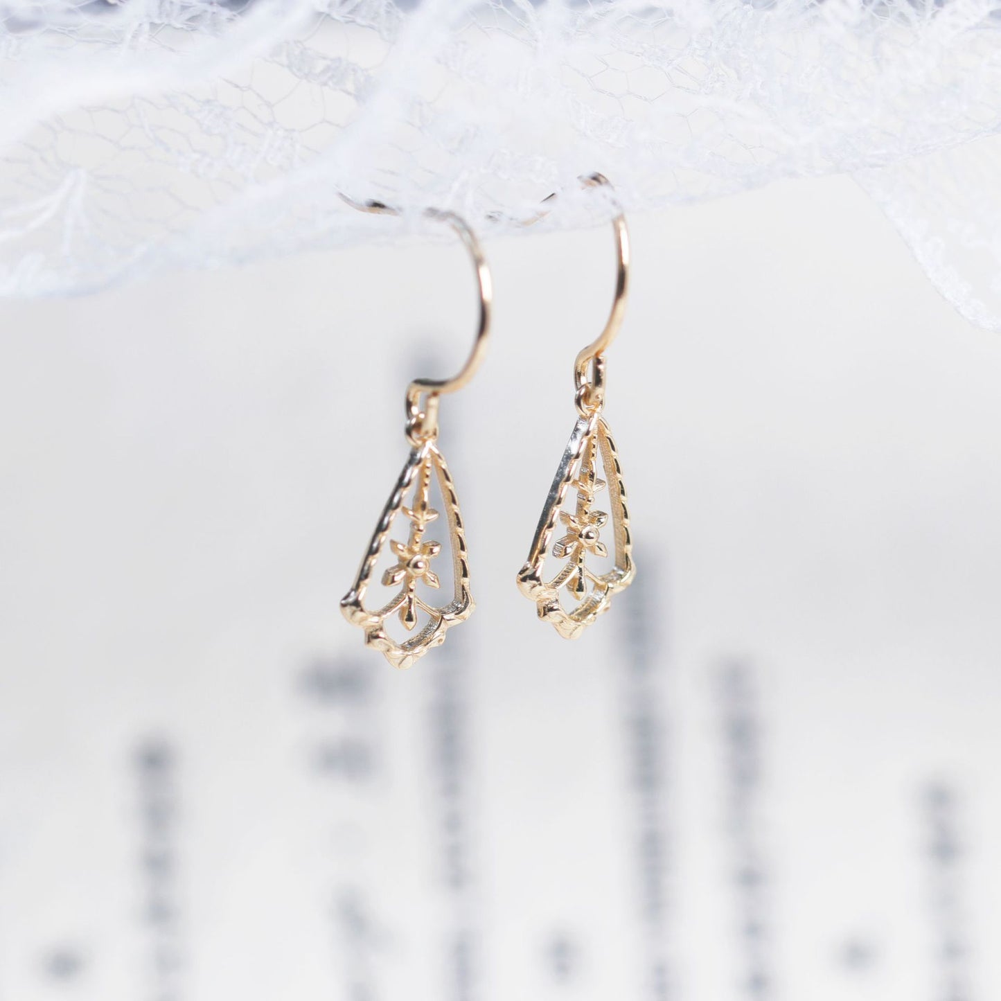 Women's Minimalist Rhombus Hollow Pattern Zircon Sier Plated Jewelry Set