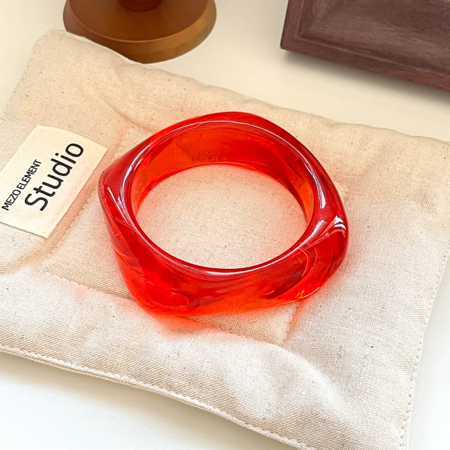 Women's Irregular Blooming Resin Curved Girlfriends Bracelet