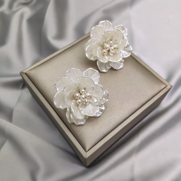 French Style Elegant Flowers Temperament Beautiful Pearl Design Bridal Wedding Rings