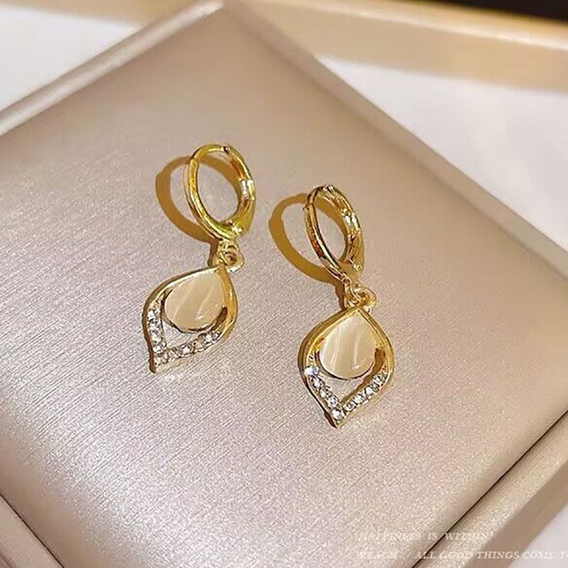 Women's Retro Chinese Style Opal Temperamental Minority Design Sense Ear Clip Earrings