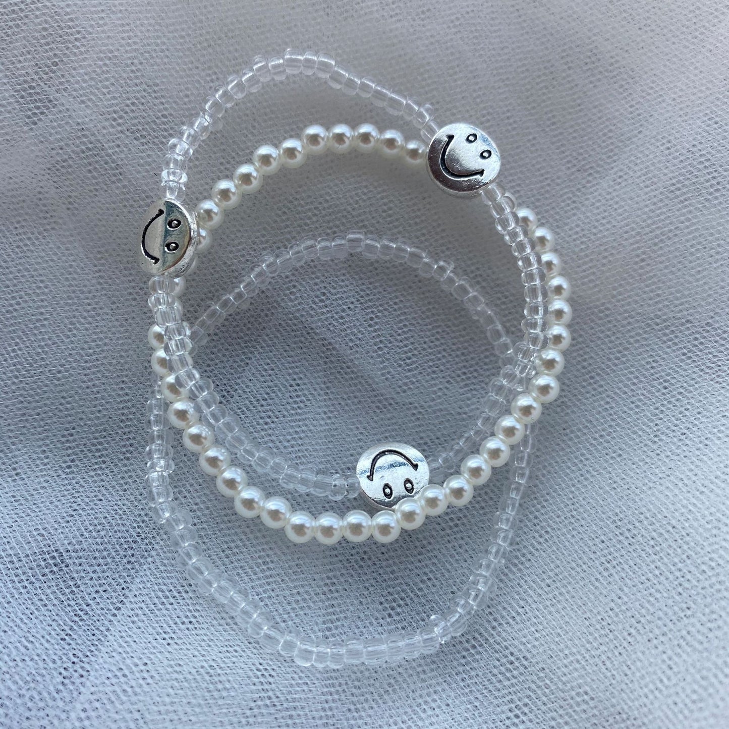 Bracelets combinés élastiques en trois pièces avec visage souriant et amour