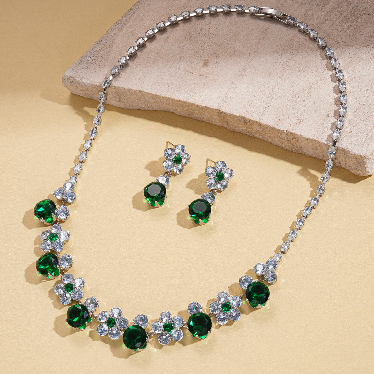 With Diamond Flower Ear Niche Design Clavicle Jewelry Set