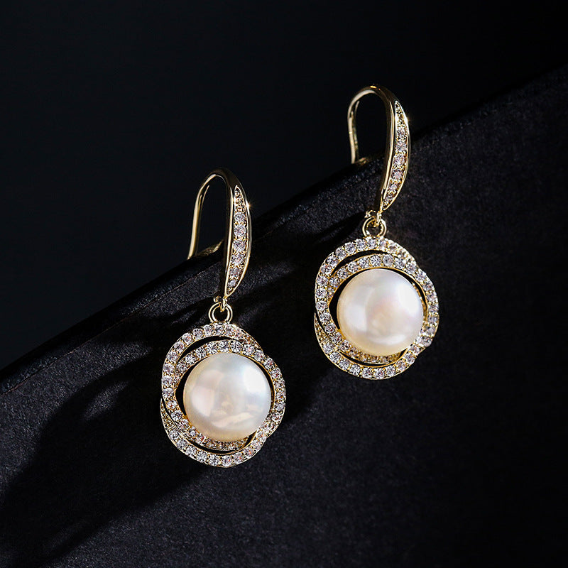 Women's Light Luxury Pearl High-grade Niche Design Golden Fashionable Earrings