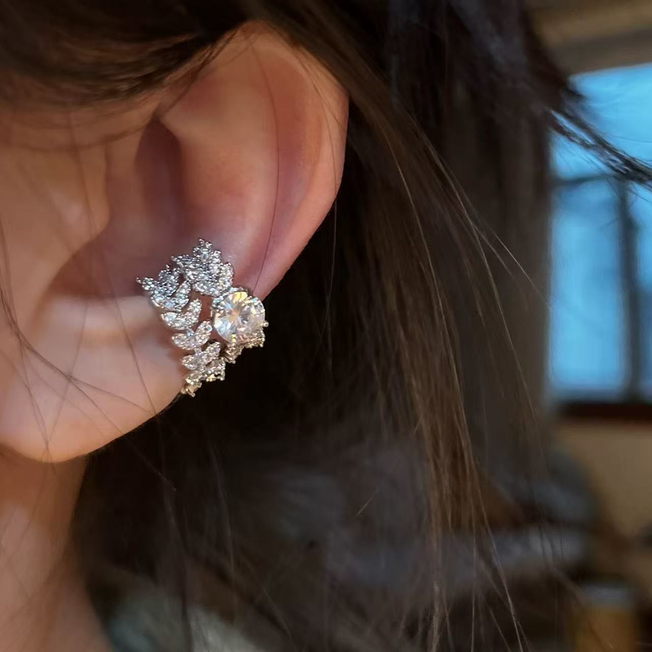 Super Flash Female Exquisite Micro Inlaid Zircon Ear Clip