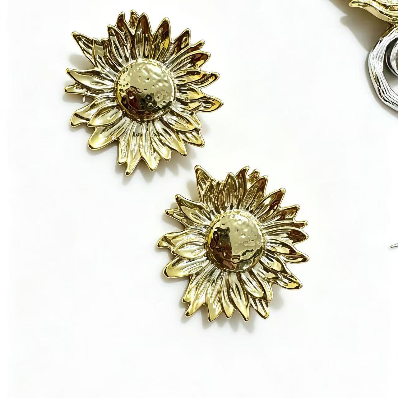 Sun Flower Ear Light Luxury High-grade Metal Earrings