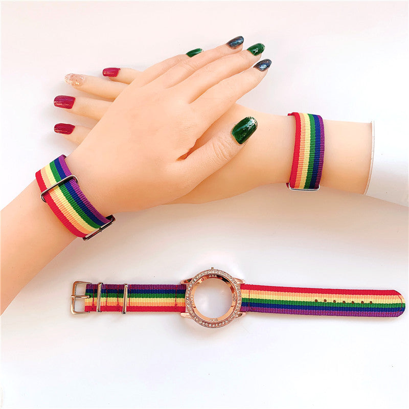 Bequeme, schöne, stilvolle, regenbogenfarbene Herz-Armbänder