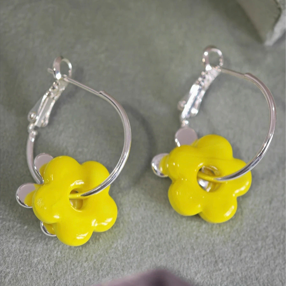 Fresh Dopamine Contrast Color Flower Ear Sweet Style Cute Heart Rings