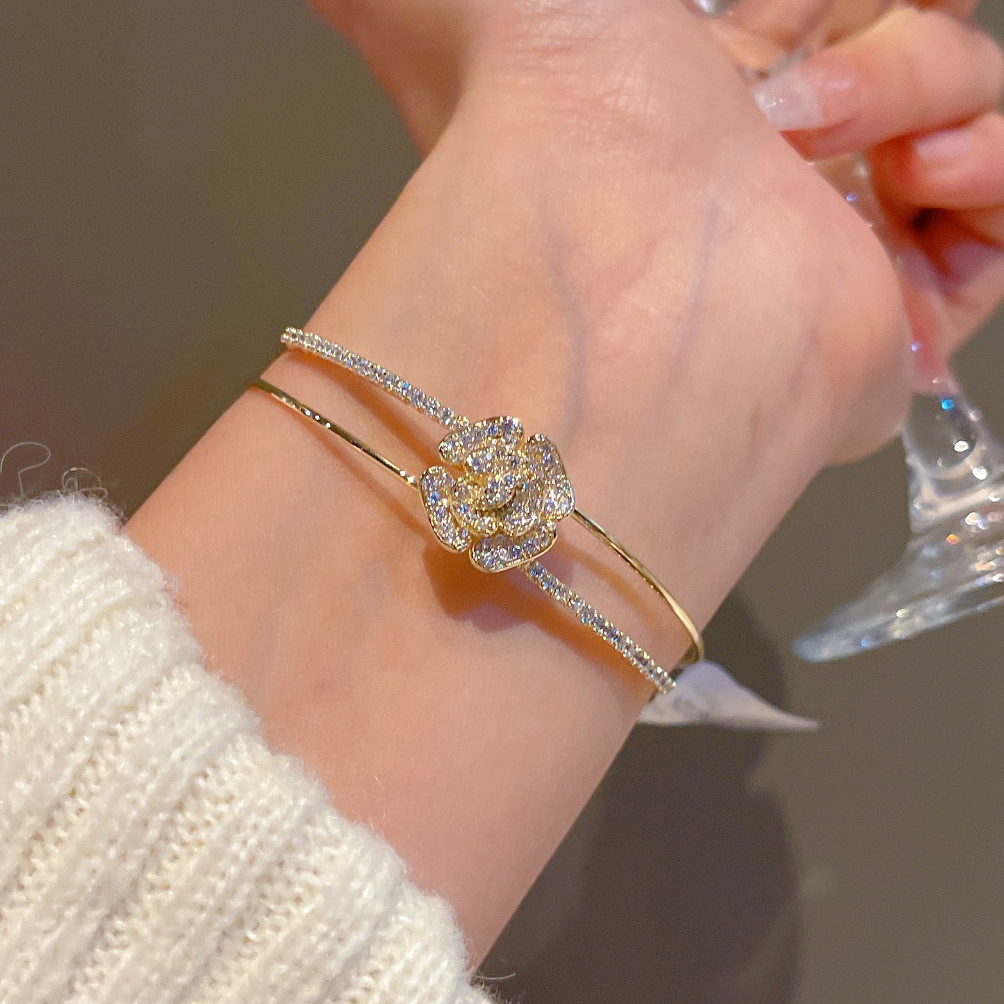 Full Diamond Flower Opening Adjustable Beauty's Favorite Hand Bracelet
