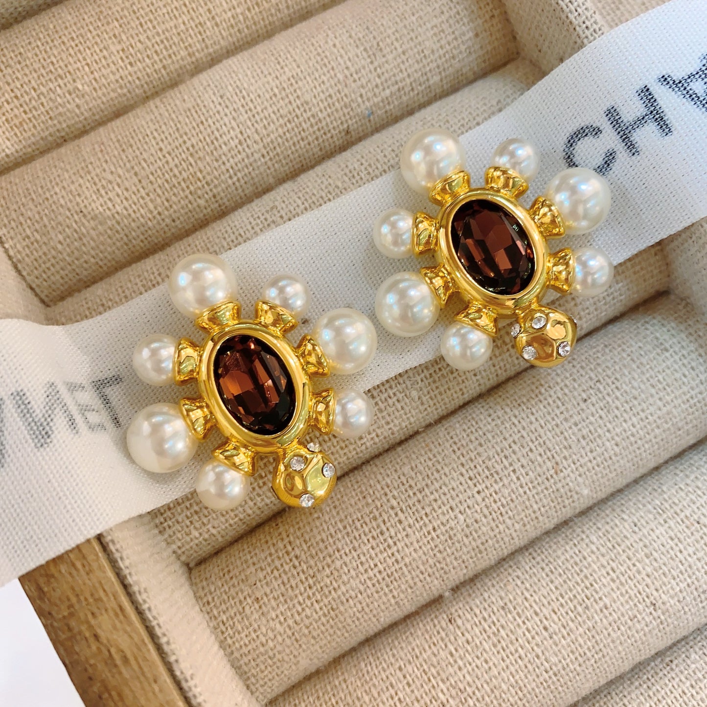 Retro Flower Pearl Female Light Luxury Earrings