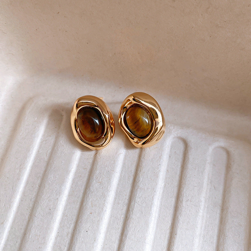Real Gold Plating Elegance Retro Light Luxury Stud Earrings