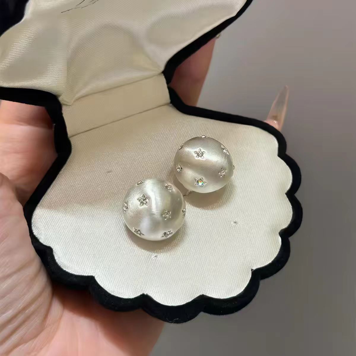 Women's Style Sier Brushed Hemisphere High-grade Unique Beautiful Niche Stud Earrings