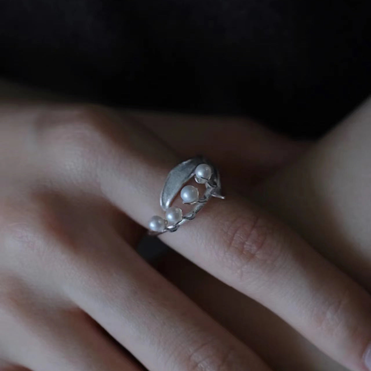 Lily Pearl Female Retro Aloofness Style Diamond Flower Design Sweet Ring