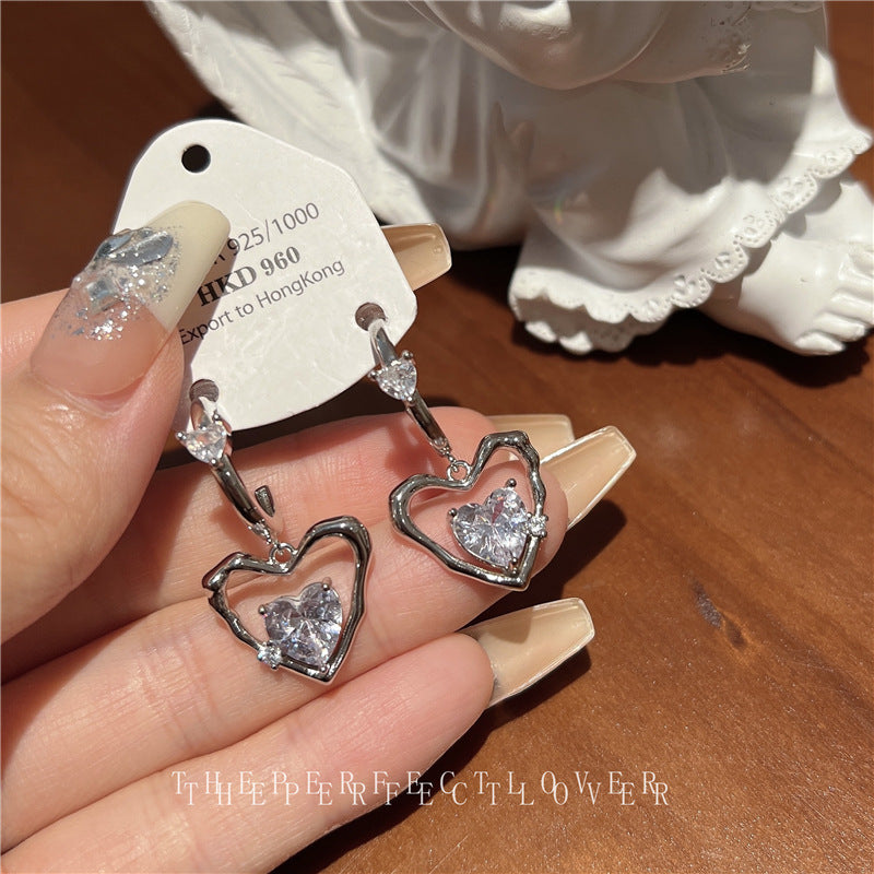 Wind Light Extravagant Love Heart Zircon Female Niche Design Earrings