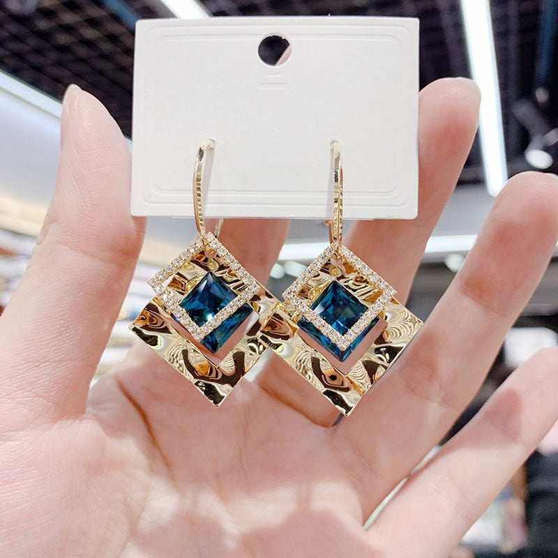 Women's Simple Graceful Love Heart Peach Ear Earrings