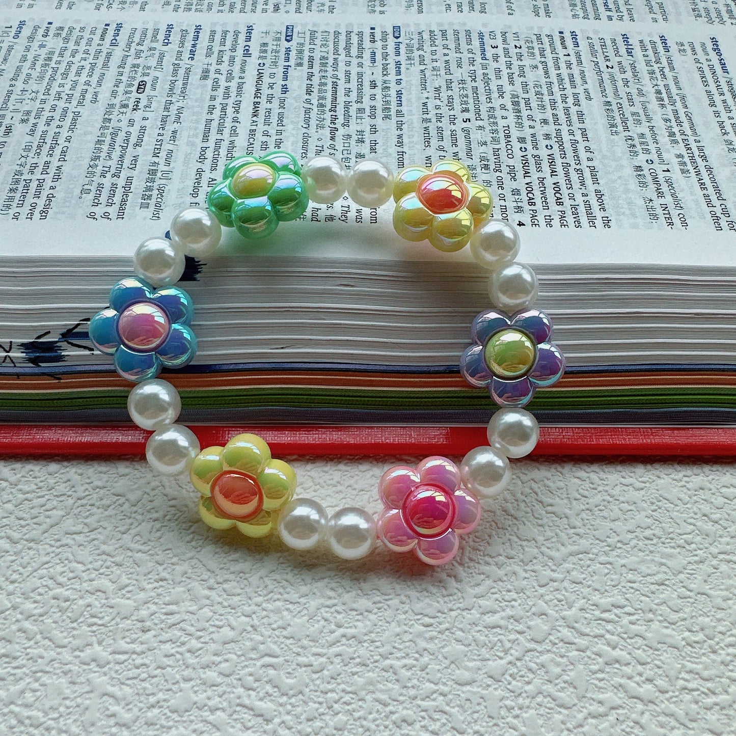 Bracelets en caoutchouc avec perles et fleurs de papillon