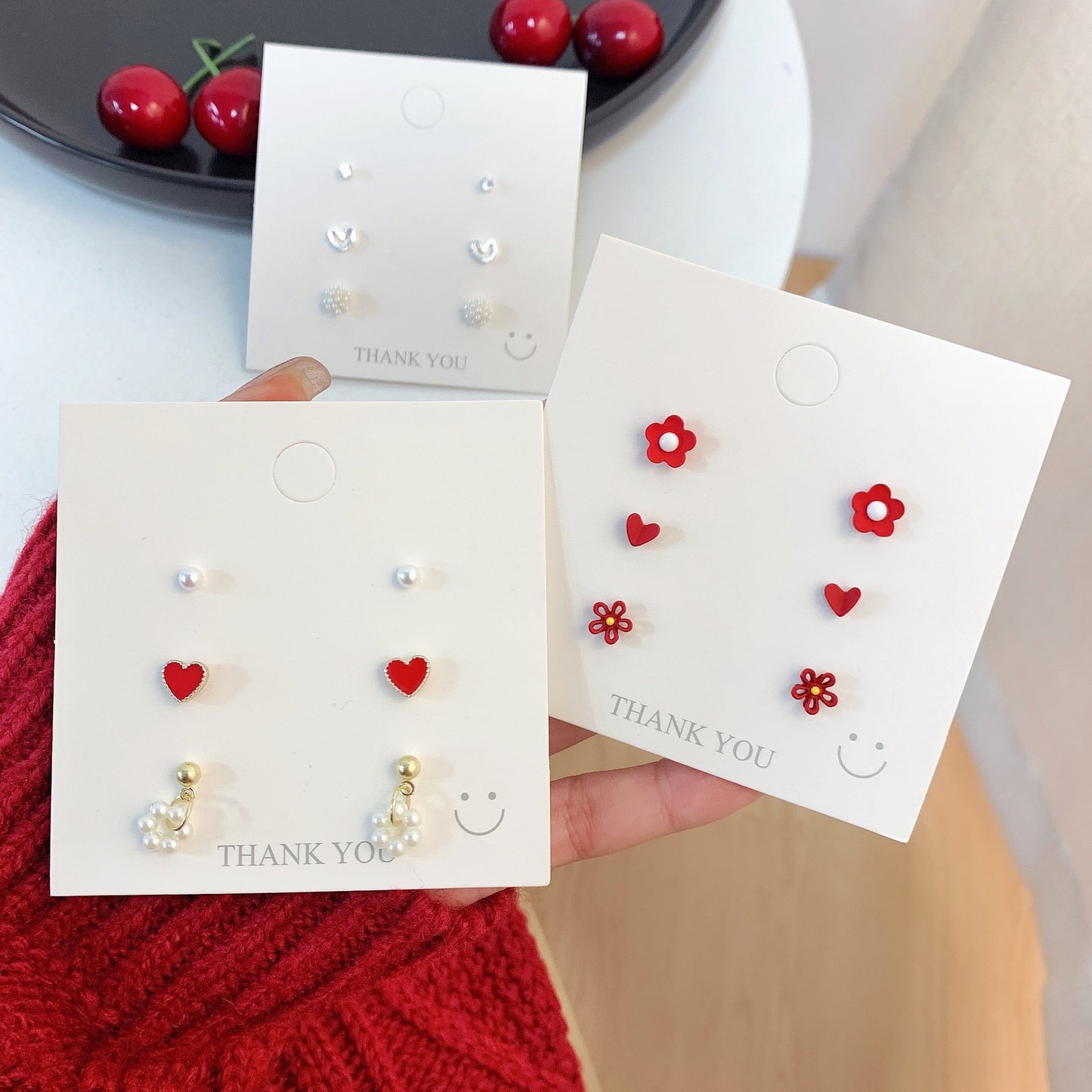 Ensemble de trois pièces de petites fleurs, boucles d'oreilles simples à aiguilles en argent