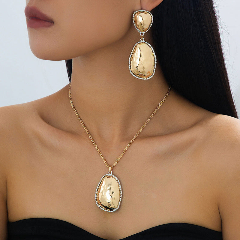 Women's Personality Two-color Shaped Fashion Trendy Clavicle Chain Earrings