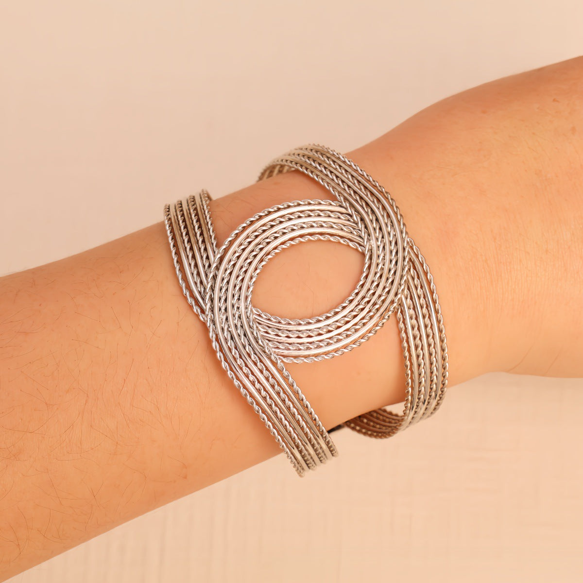 Metal Line Hollow Fashion Simple Design Opening Gold Light Luxury Bracelets