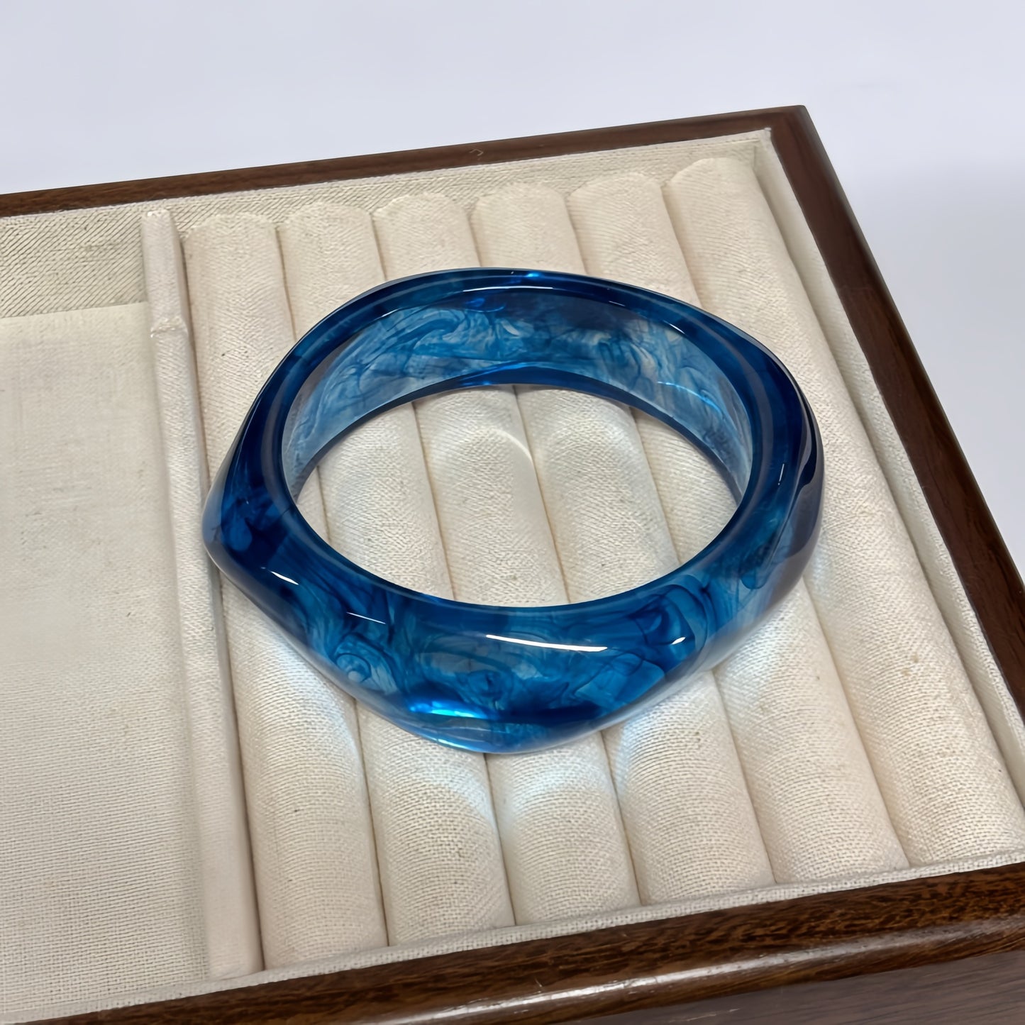 Women's Irregular Blooming Resin Curved Girlfriends Bracelet