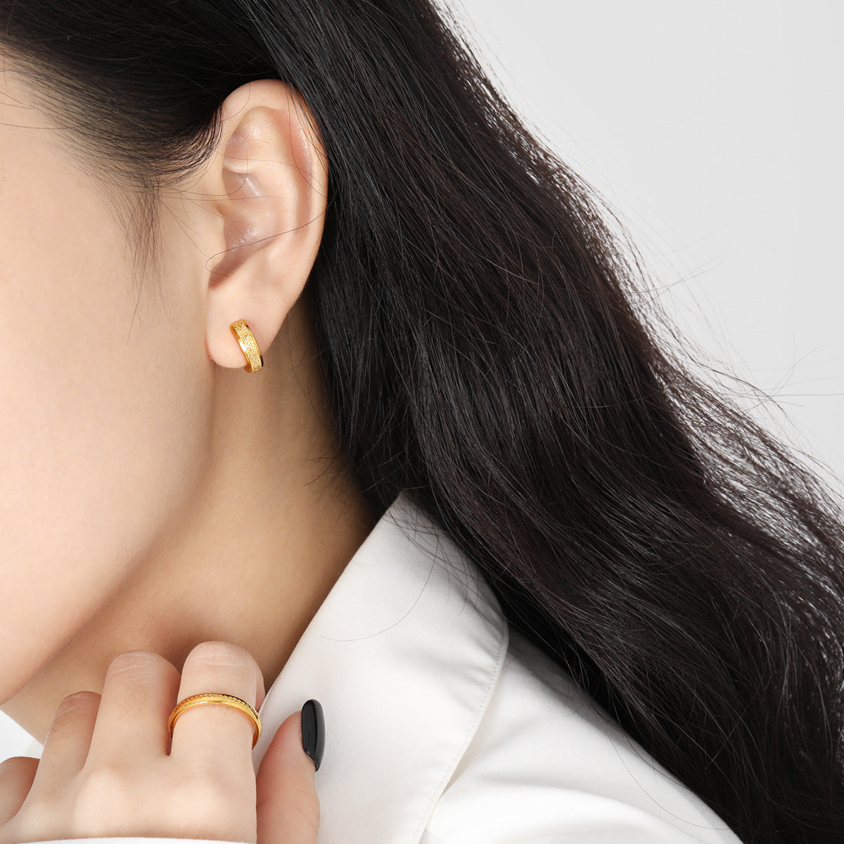 Women's Simple Beveled Frosted Fashion Unique Gold-plated Titanium Steel High-grade Rings