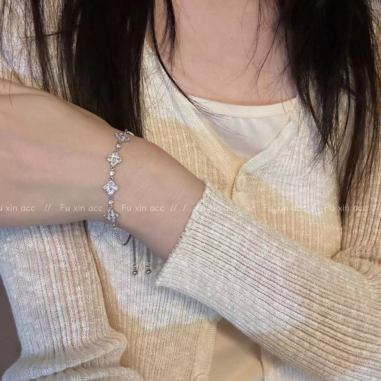 Bracelets de luxe abordables pour femmes avec diamants super brillants Clover