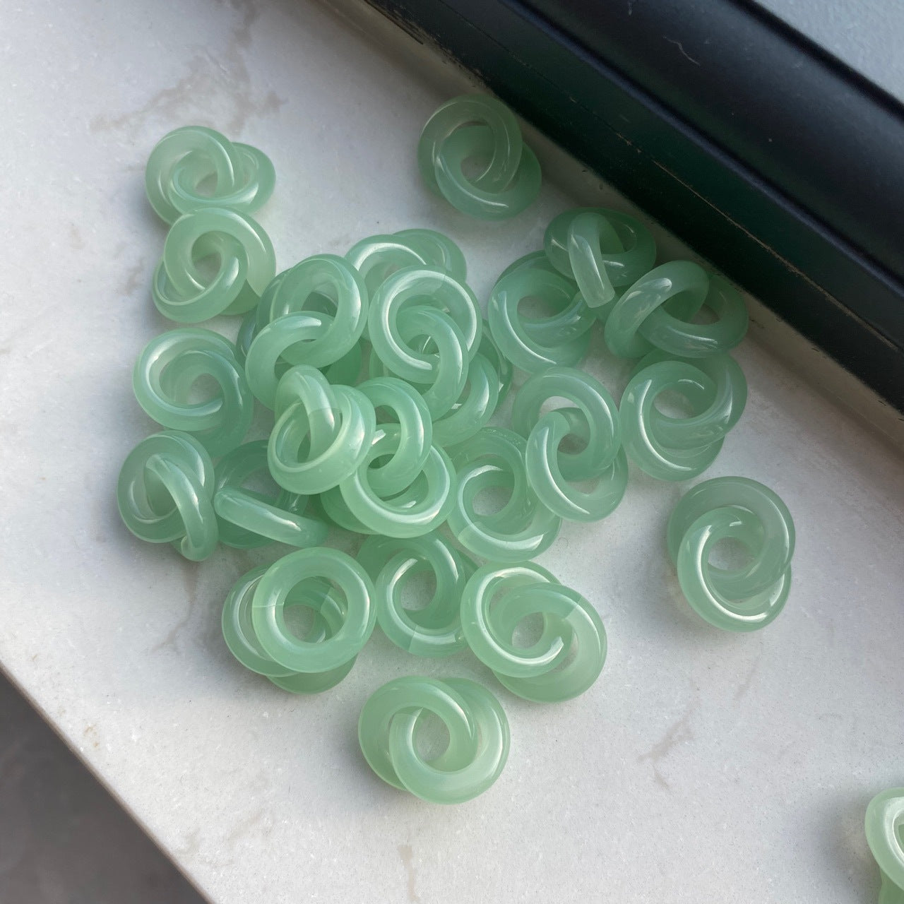 Unique Buckle Accessories Imitation Jade Resin Bracelets