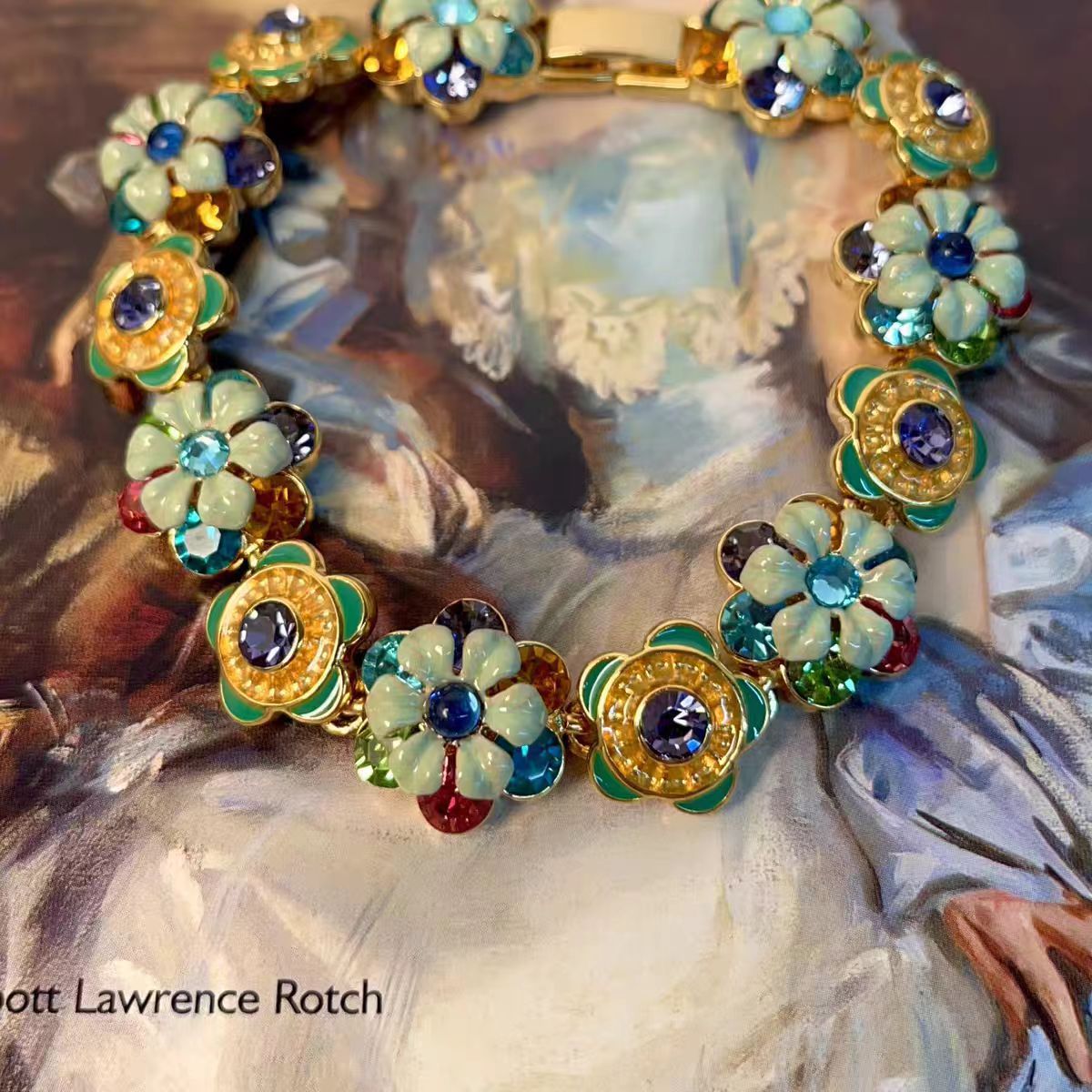 Court Distressed Color Diamond Flower Refined Bracelet