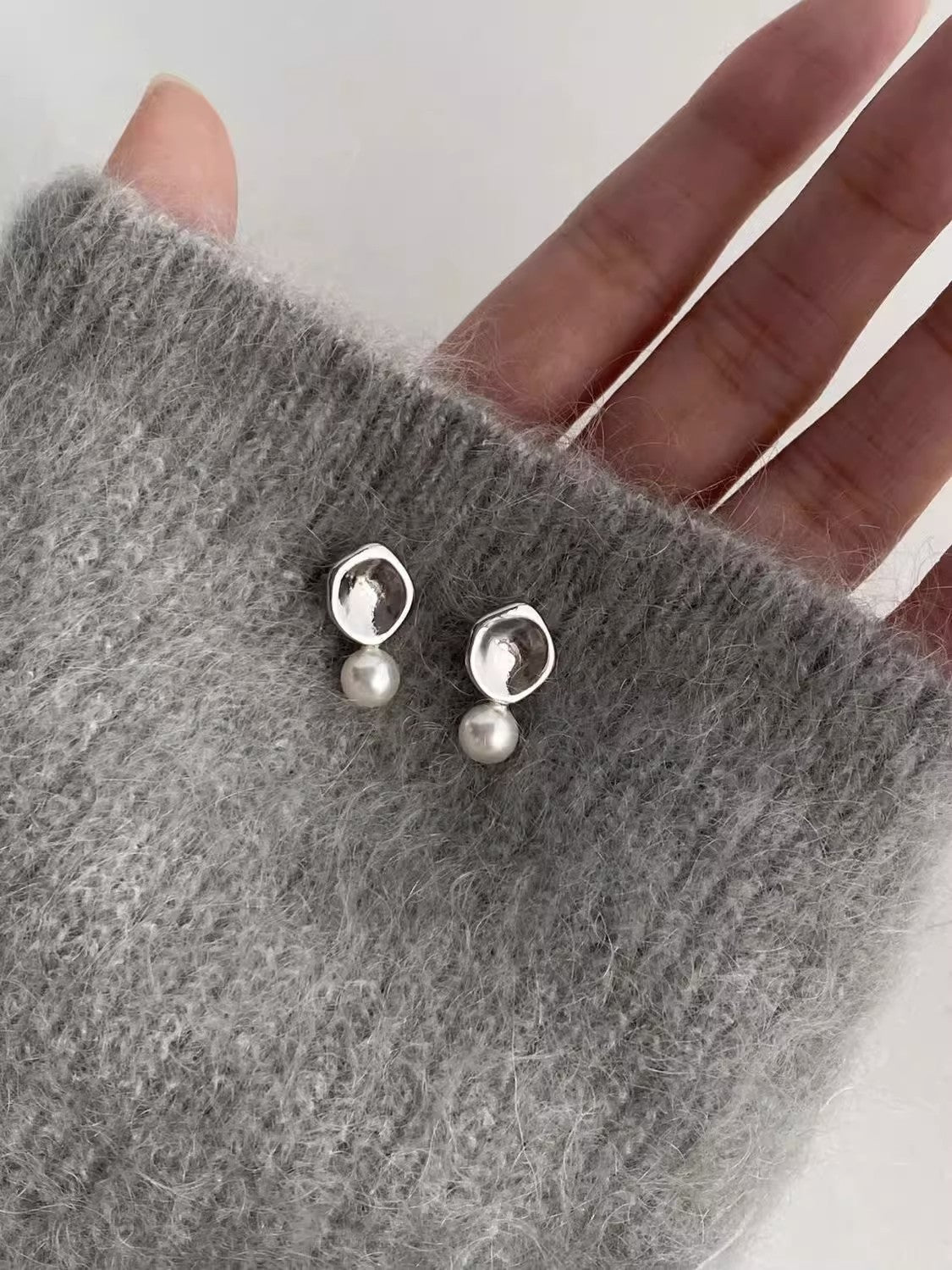 Irregular Metal Pearl Niche Female Geometric Earrings