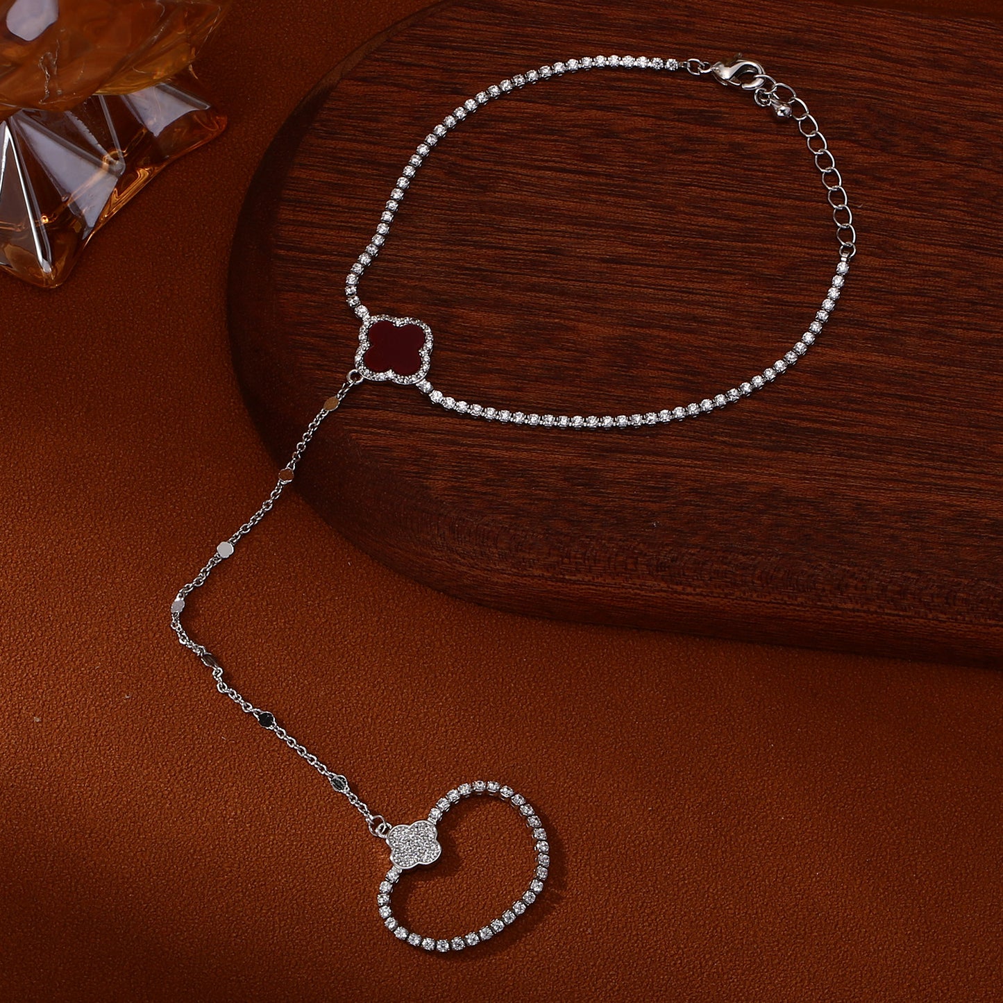 Plated Real Gold Sweet Cool Style Finger Chain Integrated Fashion Bracelet