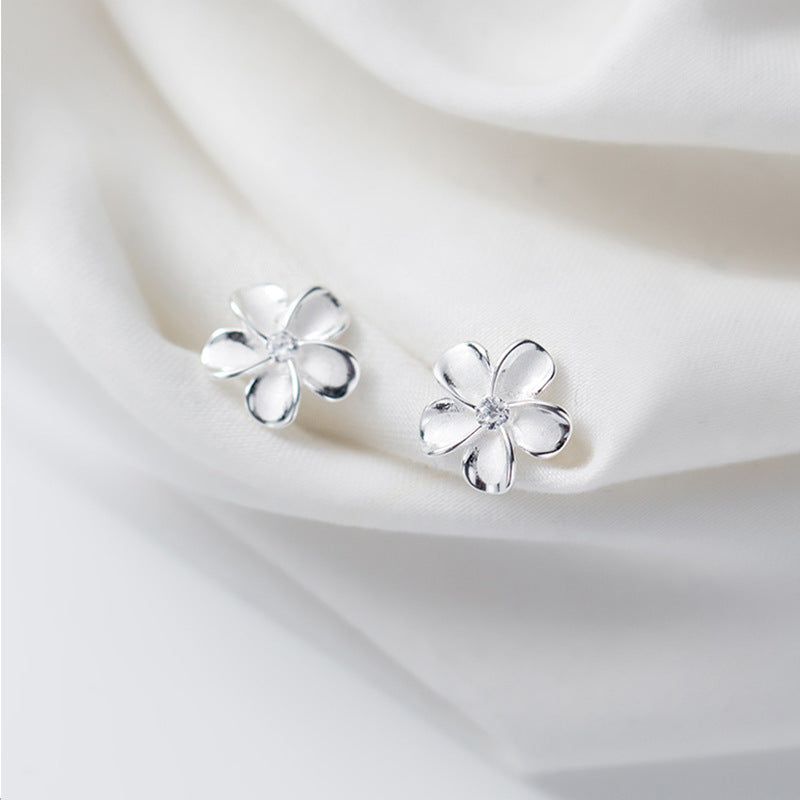 Women's Mori Style Sweet And Diamond Mounted Earrings