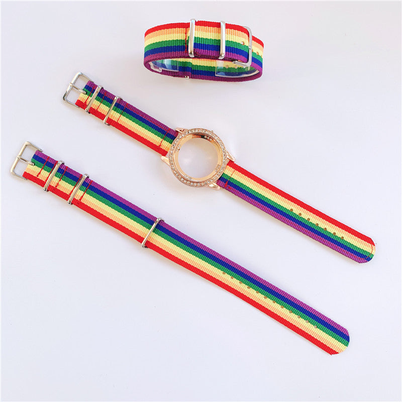 Bequeme, schöne, stilvolle, regenbogenfarbene Herz-Armbänder