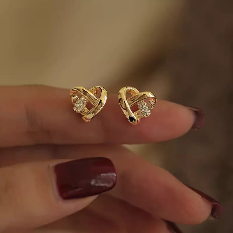 Boucles d'oreilles en forme de cœur entrelacées pour femmes, douces et montées de diamants, pour des boucles d'oreilles abordables