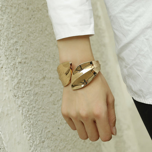 Women's Fashion Large Glossy Gold Exaggerated Personalized Wind Leaves Bracelet