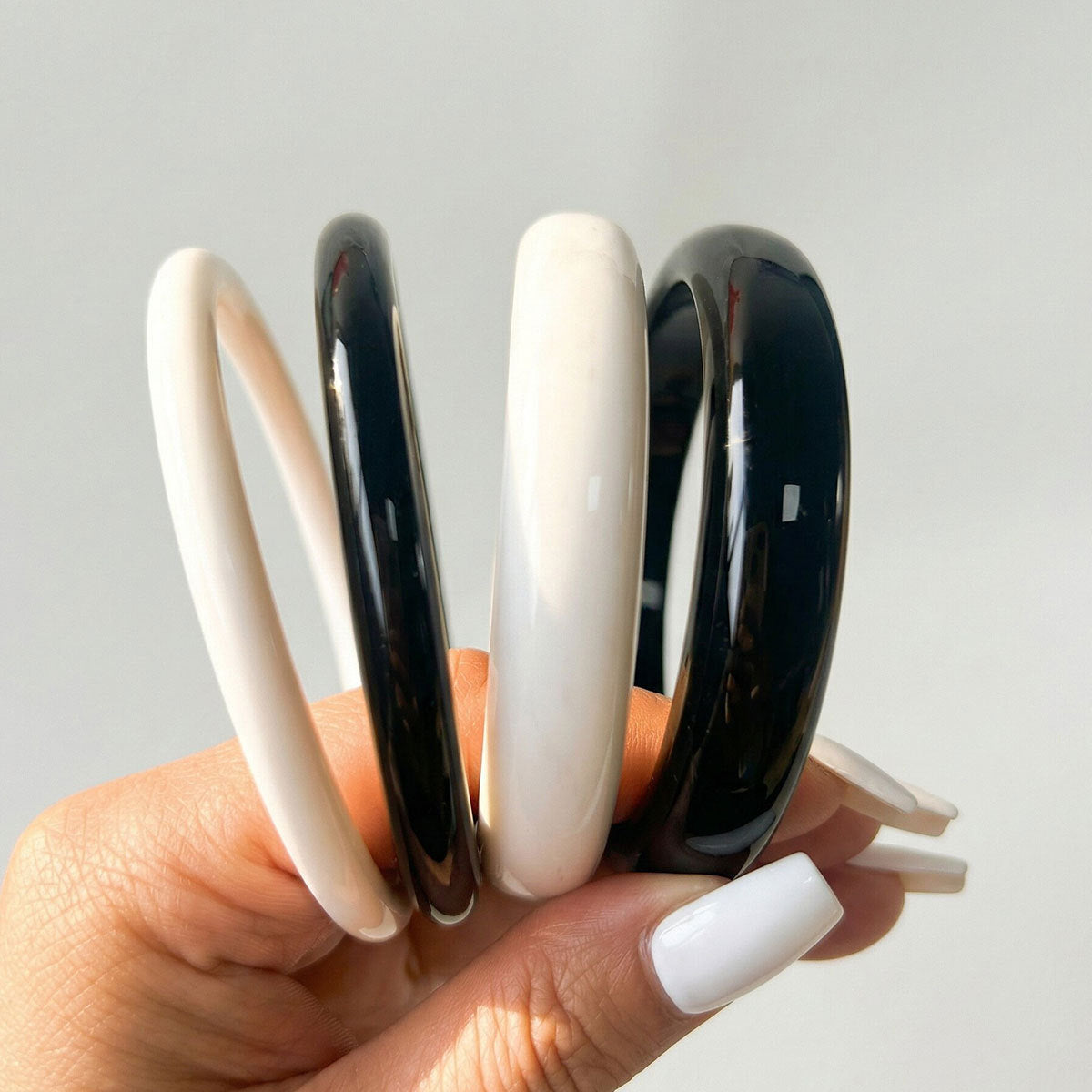 Women's Xi Black White Circle Resin Fashionable Simple Niche Temperament High-grade Bracelet