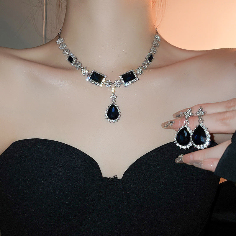 Light Luxury High-grade Zircon Niche Retro Clavicle Jewelry Set