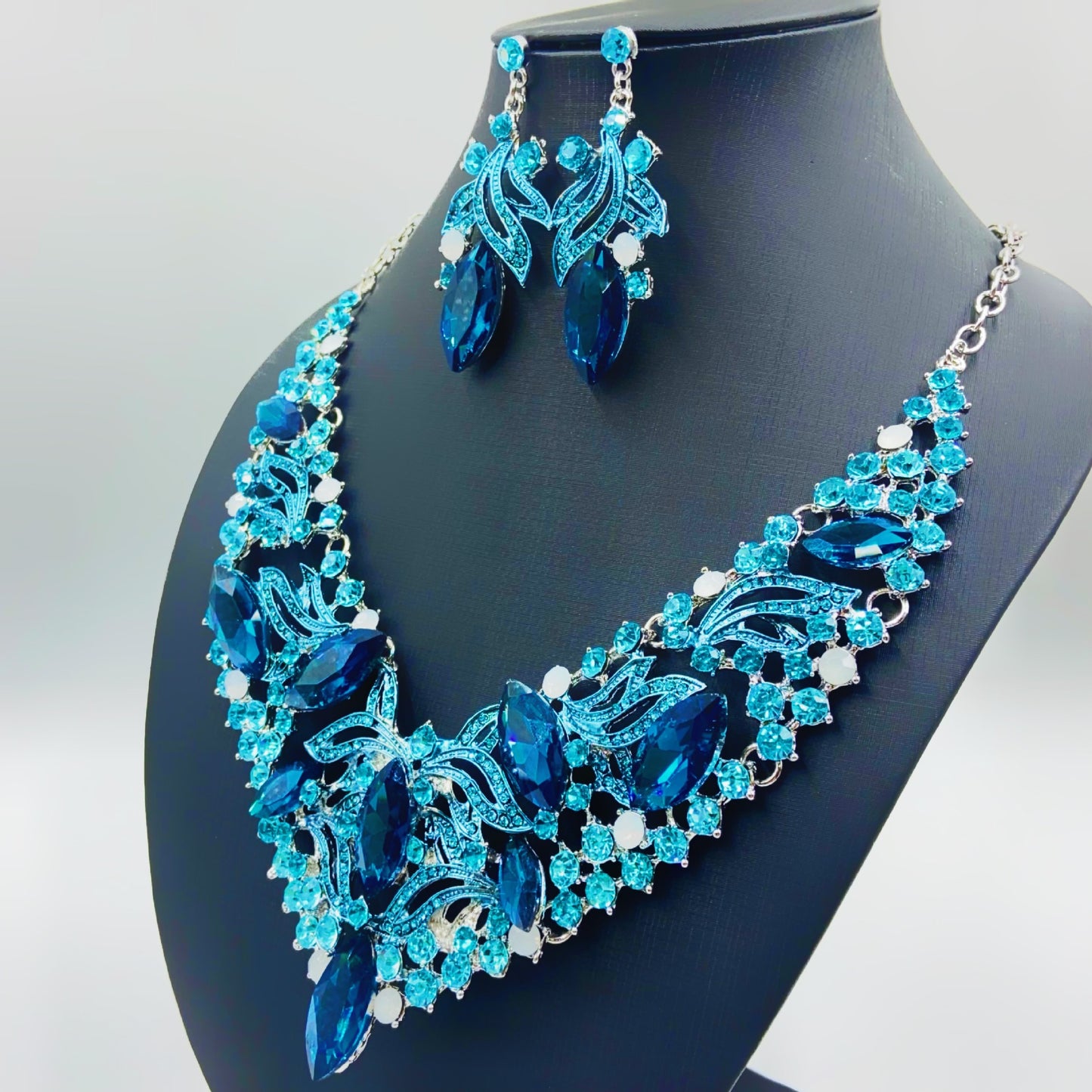 Women's Exaggerated Crystal Suit Dress Dinner Bridal Necklaces