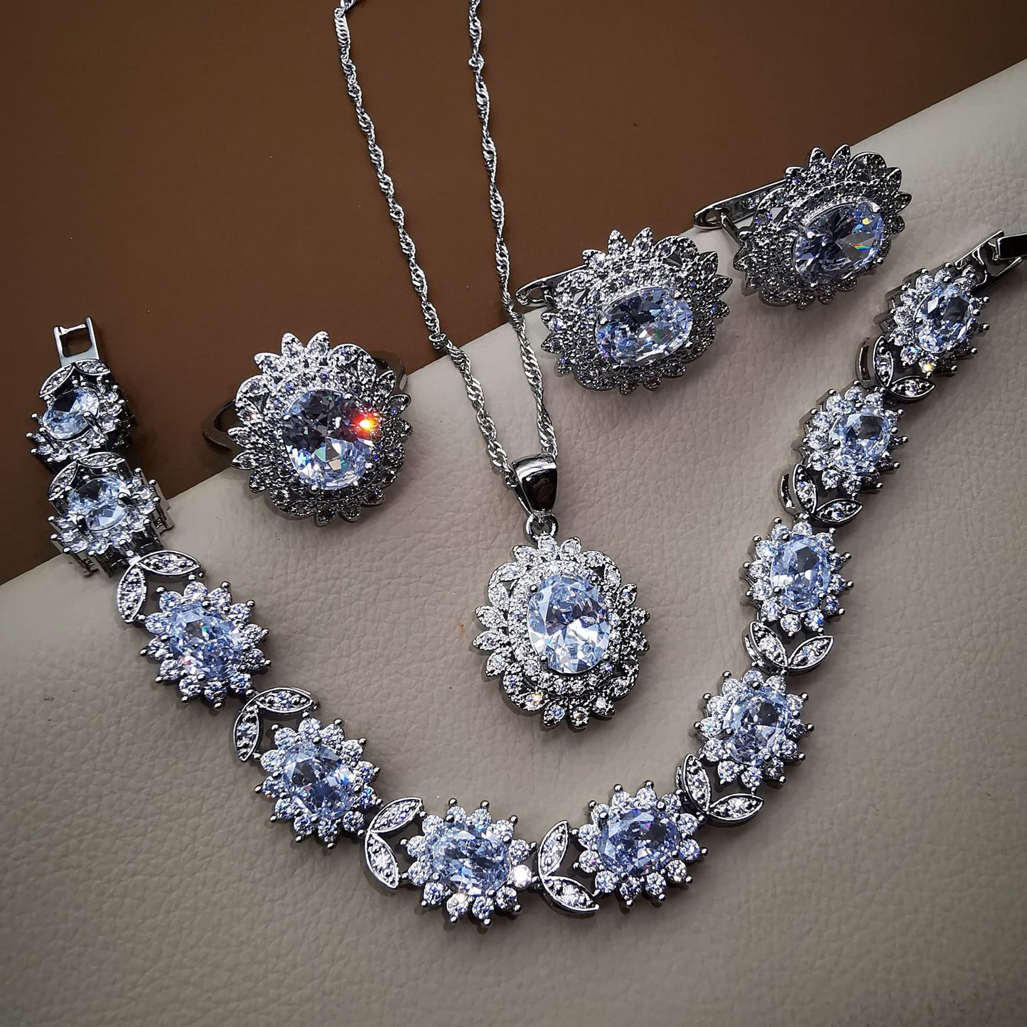 Graceful Glamorous Women's Zircon Grid Leaf Jewelry Set