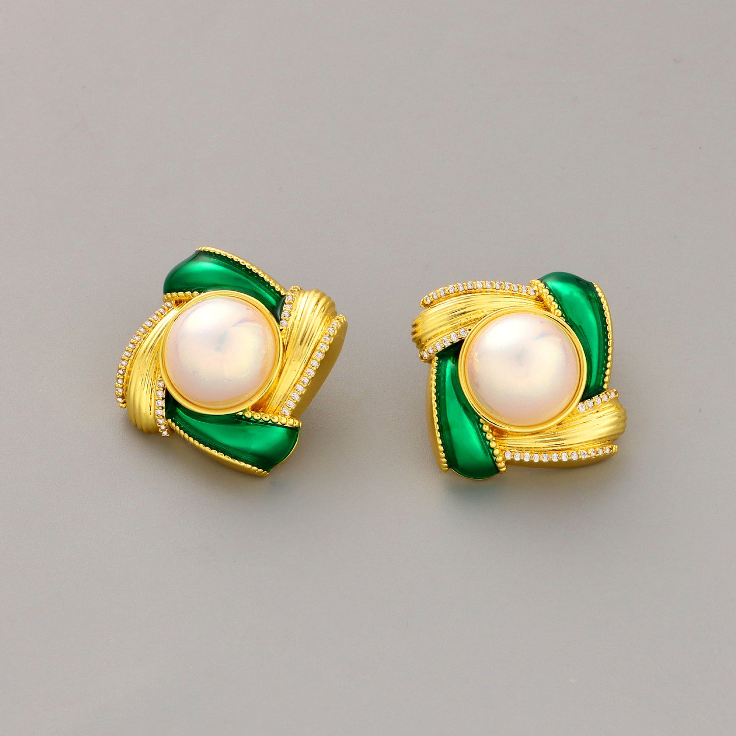 Real Gold Affordable Luxury Fashion Personality Pearl Screw Earrings