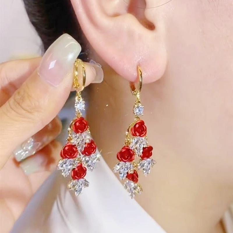 Women's Clip Design High-grade Super Fairy Wave Temperament Entry Earrings