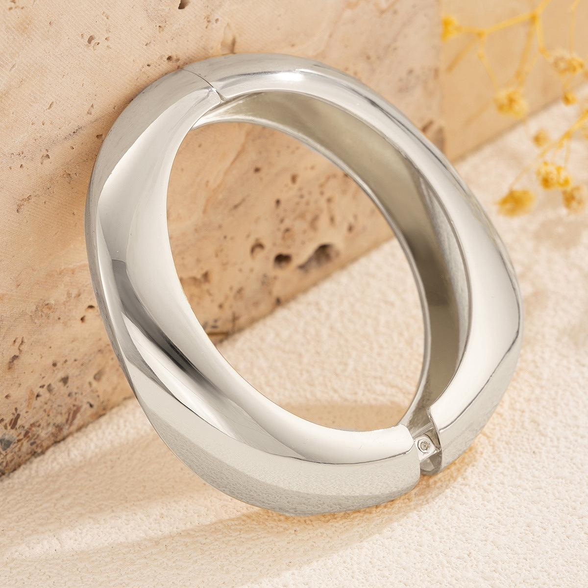 Personalized Metal Glossy Open-ended Simple Suit Bracelet
