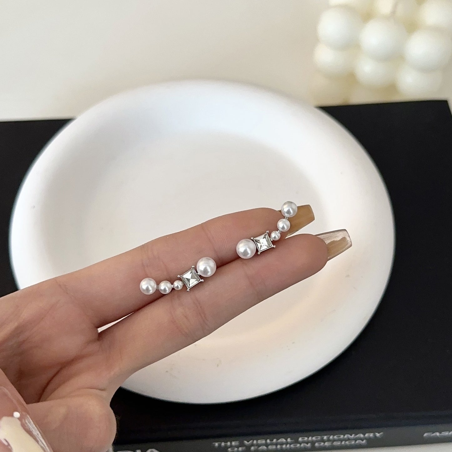 Light Luxury High-grade French Pearl Zircon Earrings