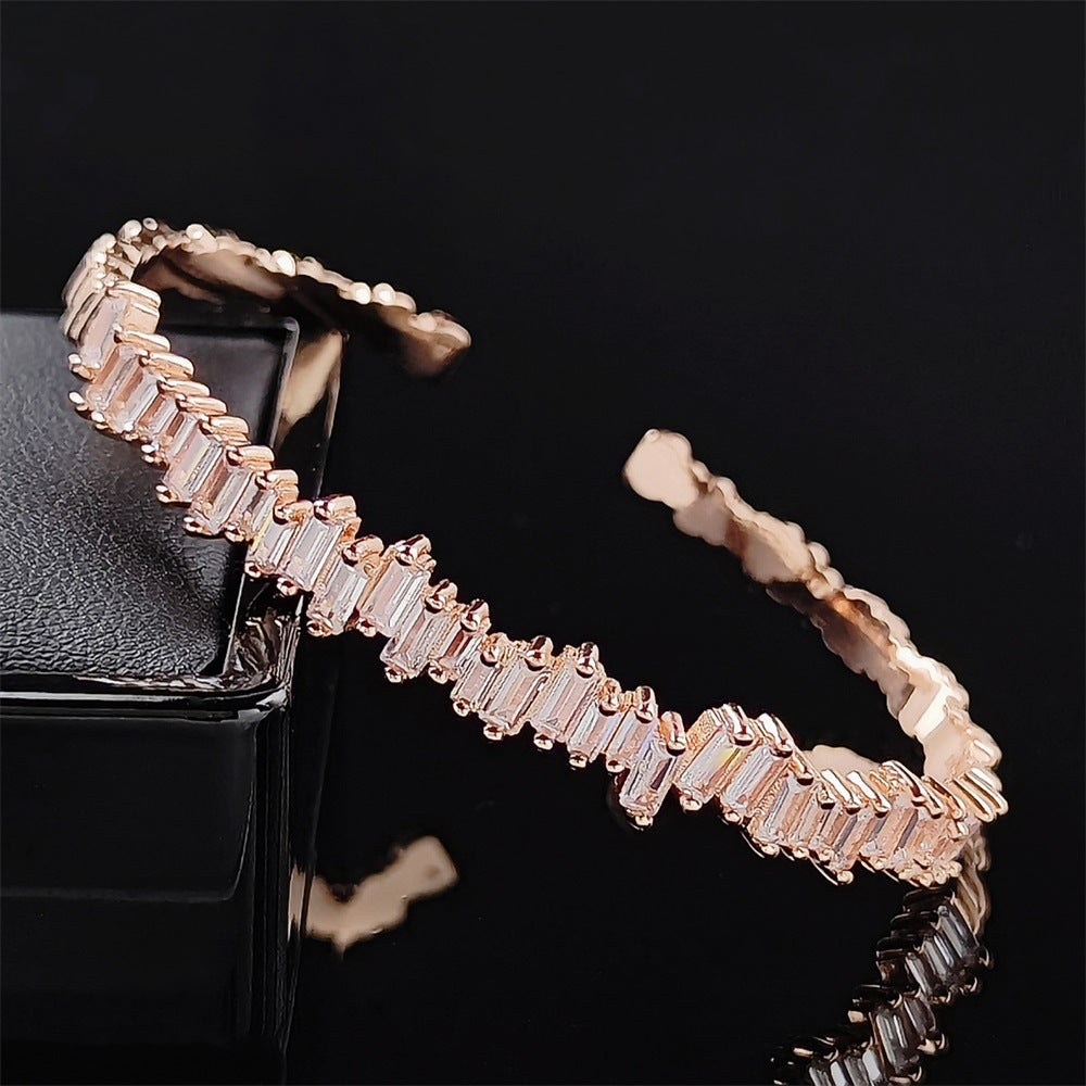 Bracelets à main simples en Zircon incrusté de luxe pour femmes