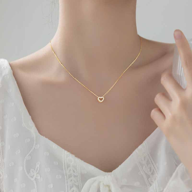 Women's Korean Fresh Hollowed Heart Shape Sweet Necklace